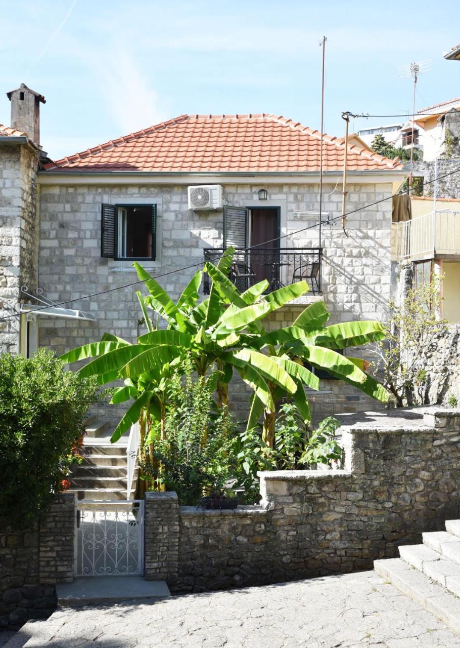 Vila Kula 1830 Apartments Herceg Novi Esterno foto
