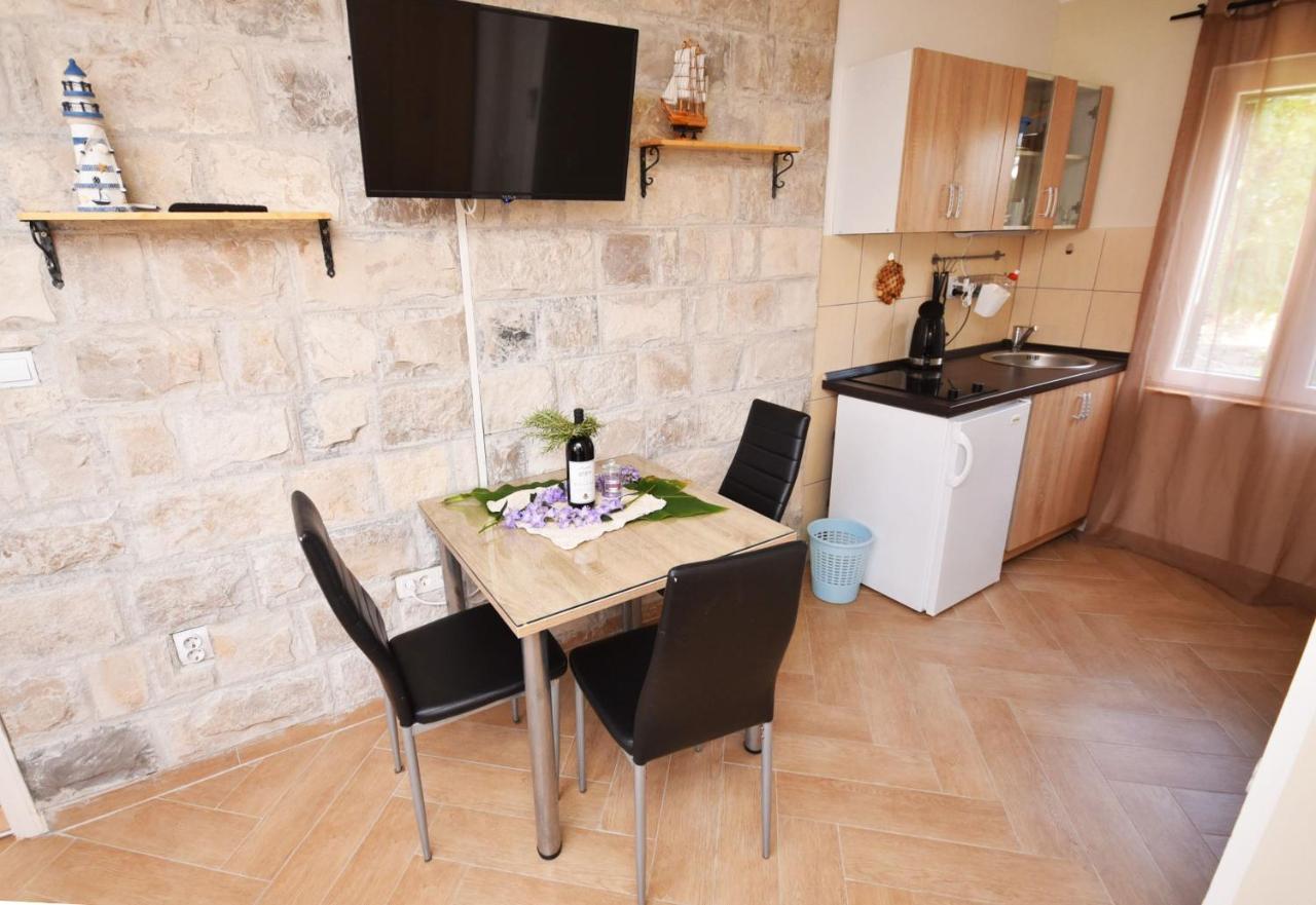 Vila Kula 1830 Apartments Herceg Novi Esterno foto