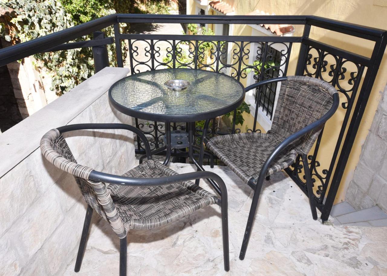 Vila Kula 1830 Apartments Herceg Novi Esterno foto