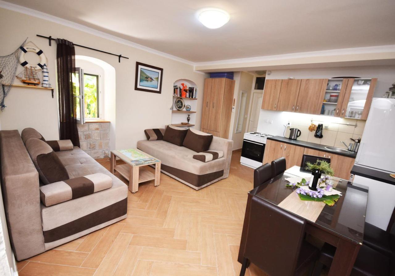 Vila Kula 1830 Apartments Herceg Novi Esterno foto