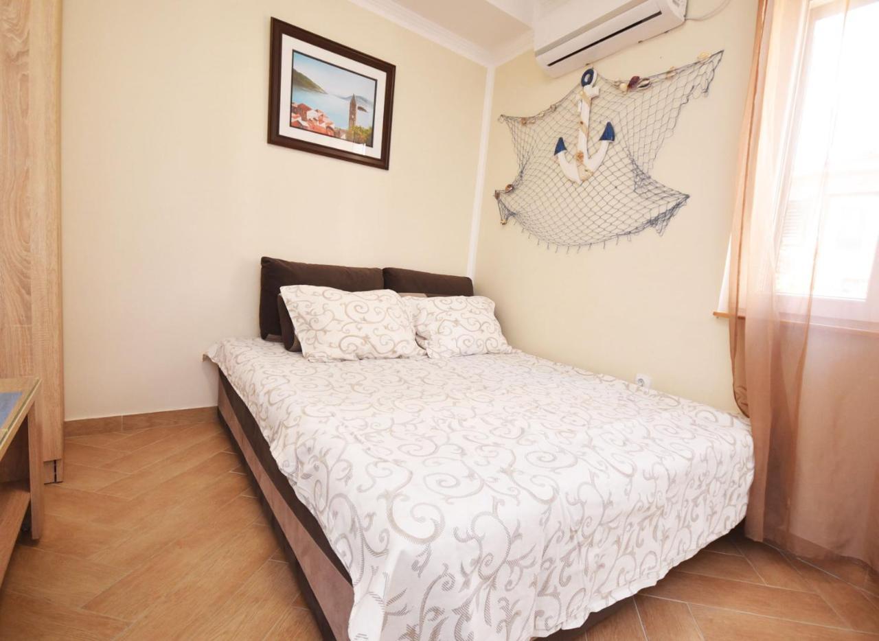 Vila Kula 1830 Apartments Herceg Novi Esterno foto