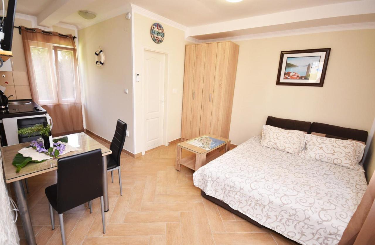 Vila Kula 1830 Apartments Herceg Novi Esterno foto