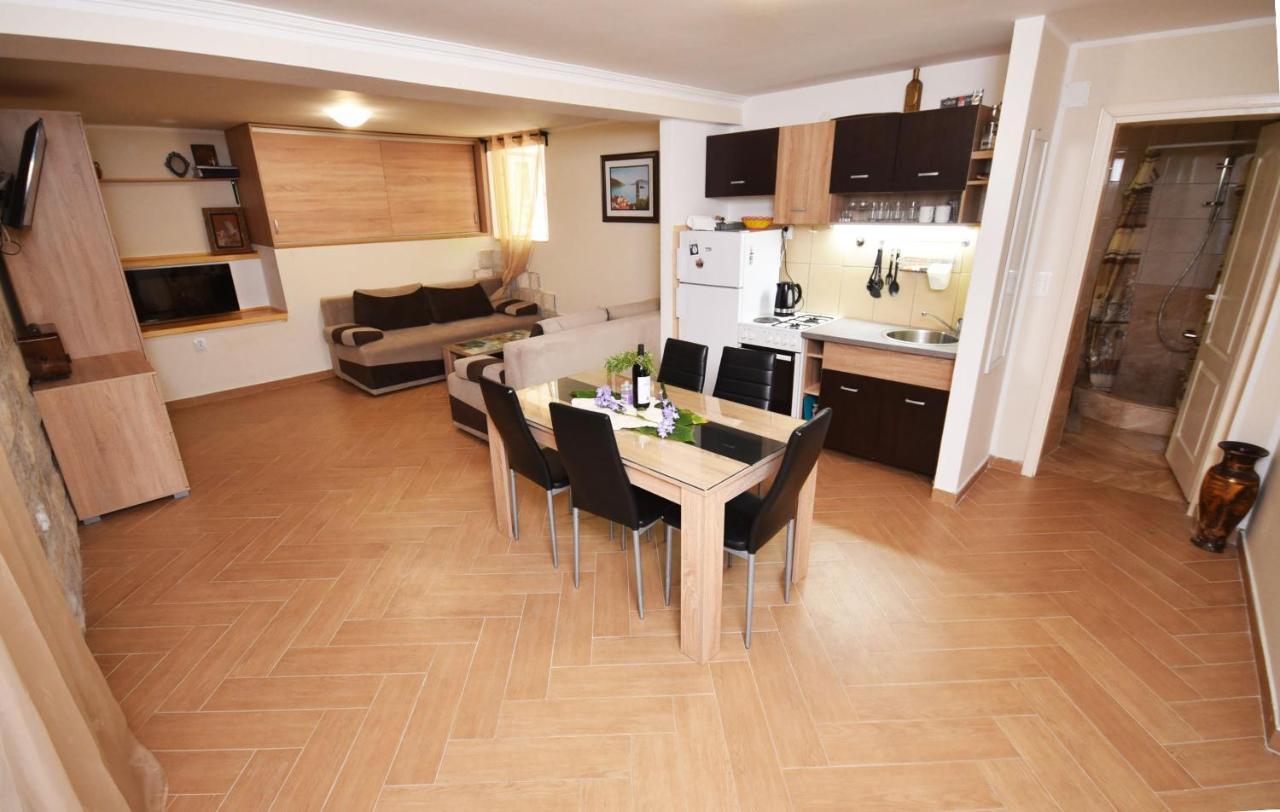Vila Kula 1830 Apartments Herceg Novi Esterno foto