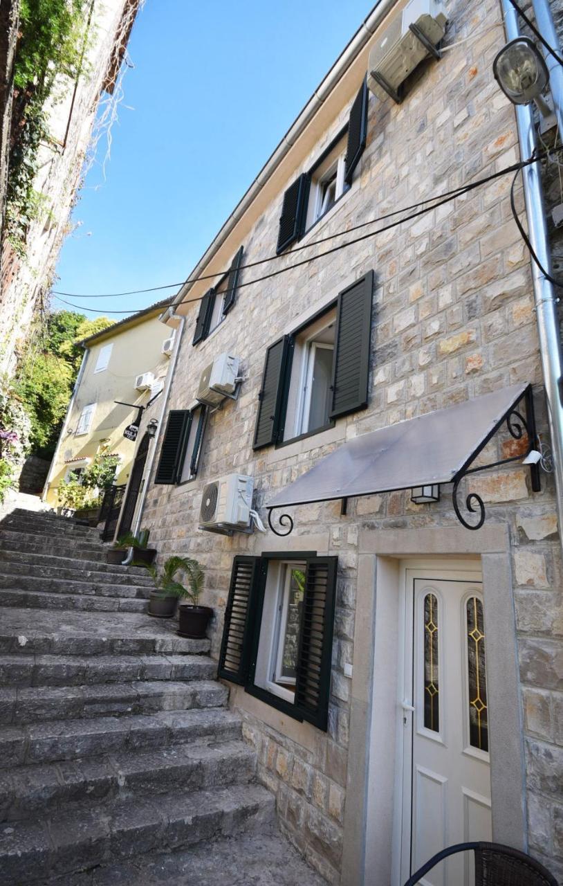Vila Kula 1830 Apartments Herceg Novi Esterno foto