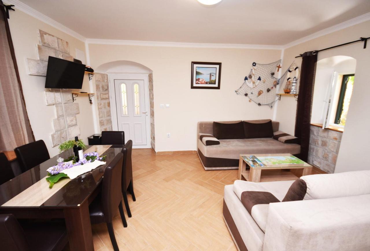 Vila Kula 1830 Apartments Herceg Novi Esterno foto