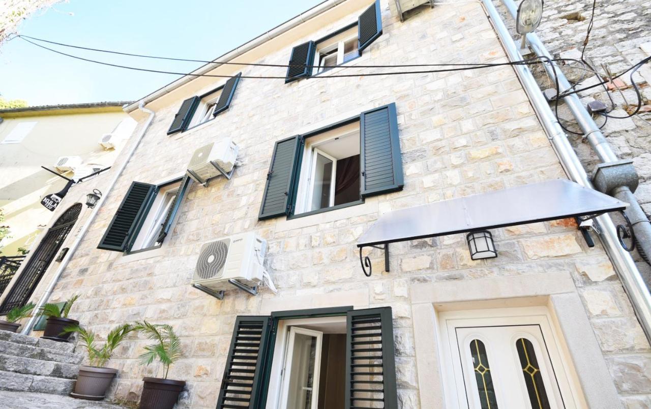 Vila Kula 1830 Apartments Herceg Novi Esterno foto