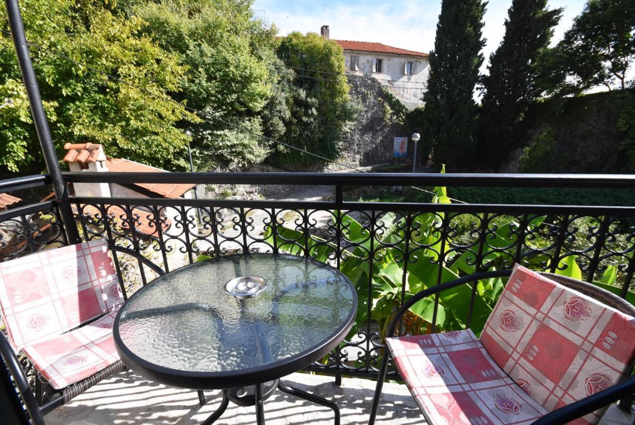 Vila Kula 1830 Apartments Herceg Novi Esterno foto