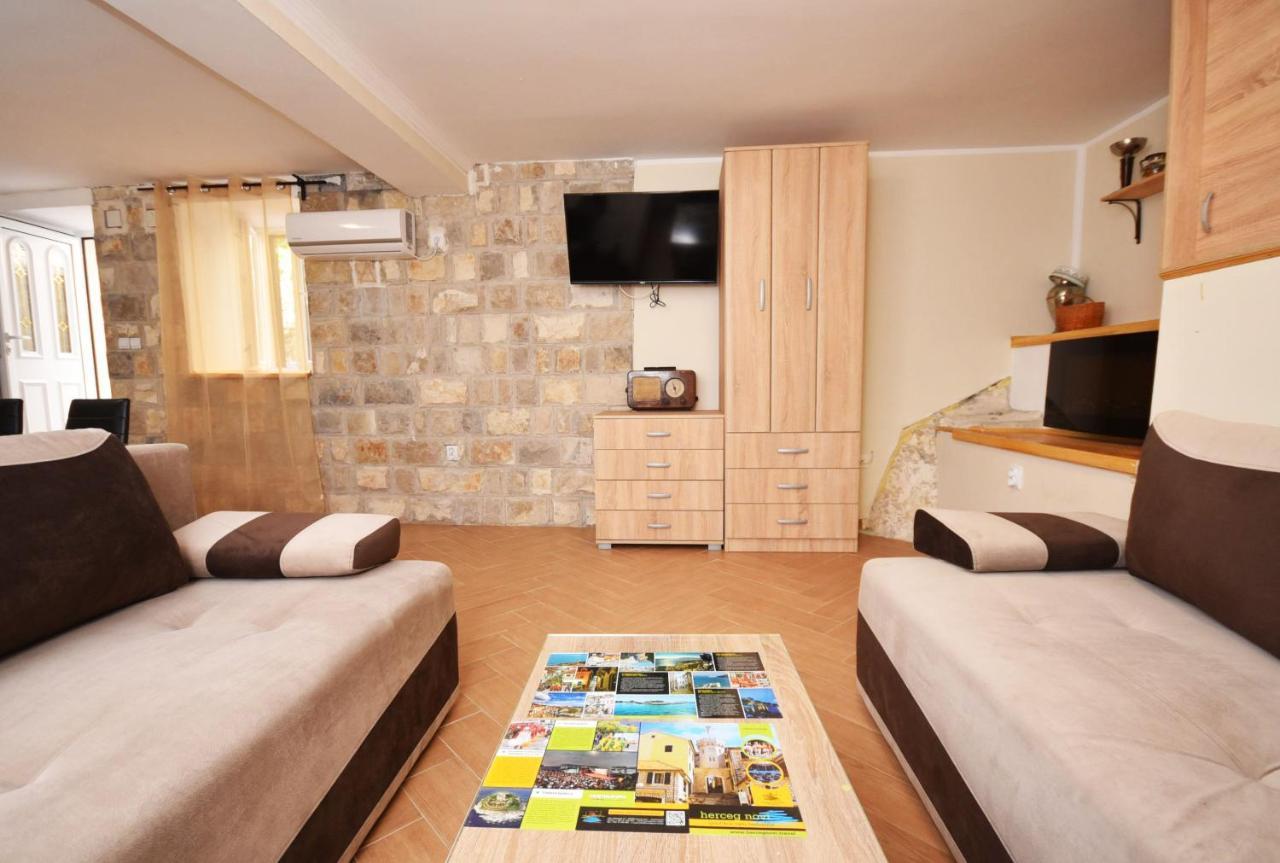 Vila Kula 1830 Apartments Herceg Novi Esterno foto