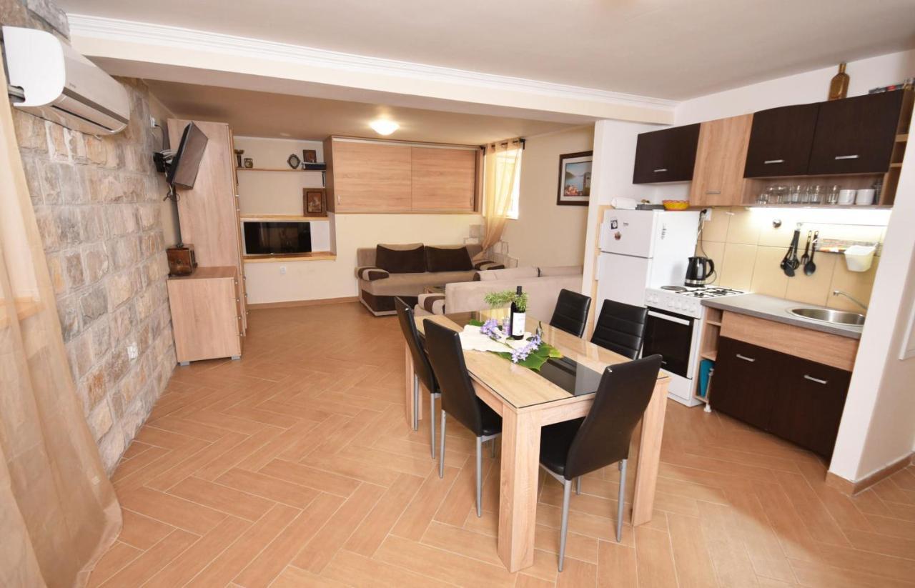 Vila Kula 1830 Apartments Herceg Novi Esterno foto
