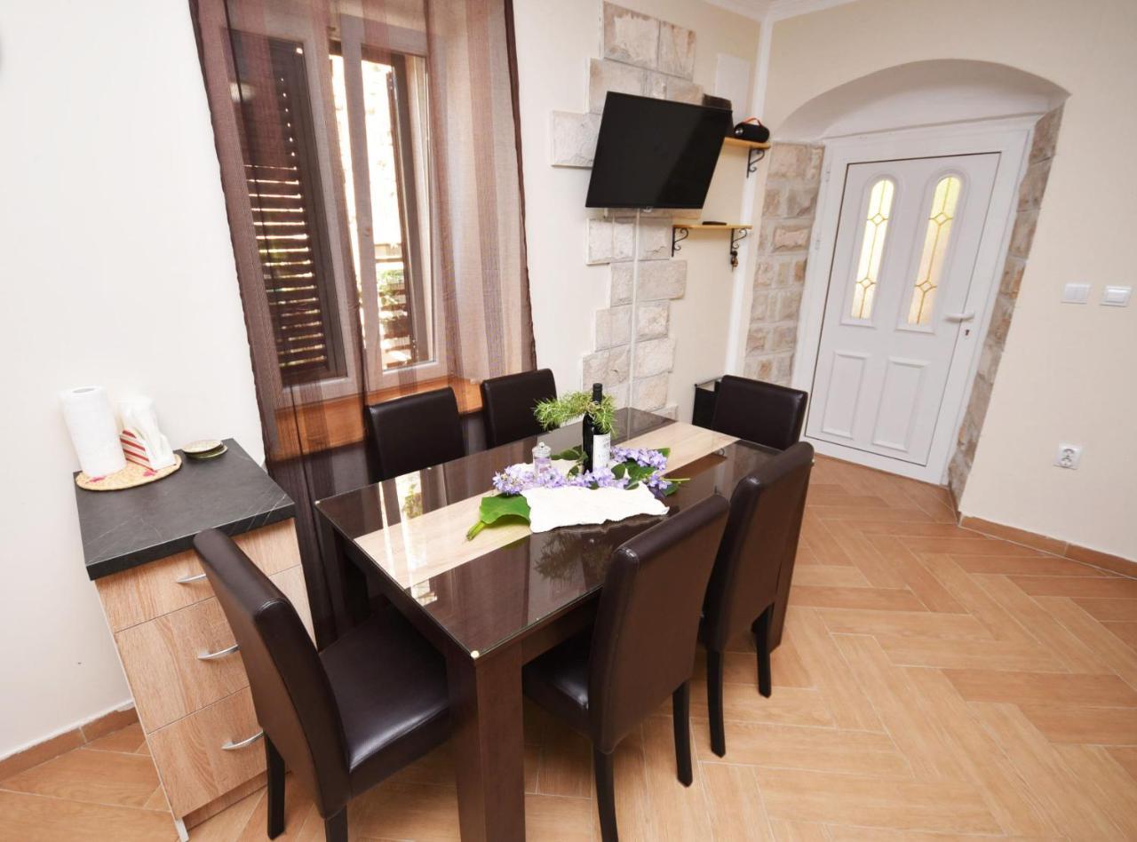 Vila Kula 1830 Apartments Herceg Novi Esterno foto