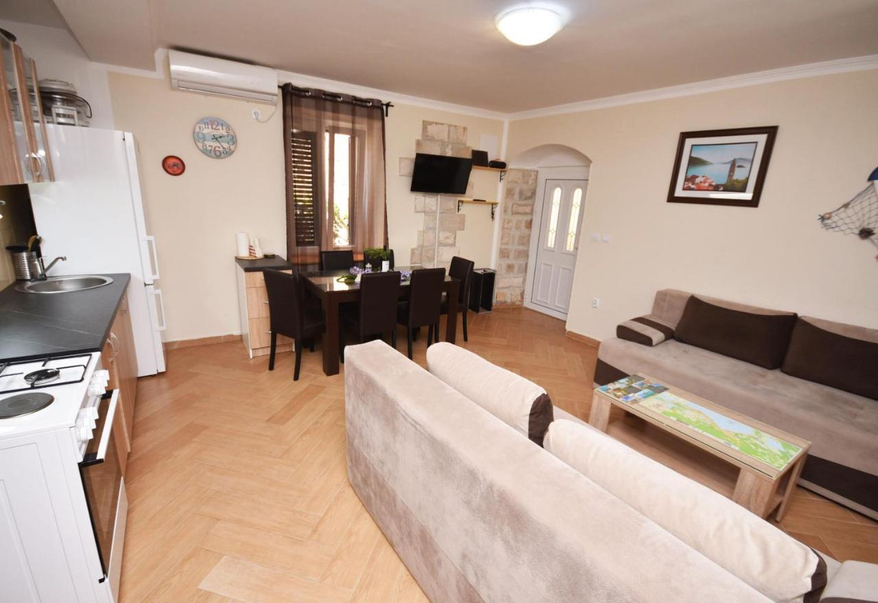 Vila Kula 1830 Apartments Herceg Novi Esterno foto